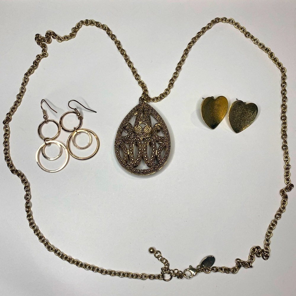 D2) Bundle of 3 fashion jewelry